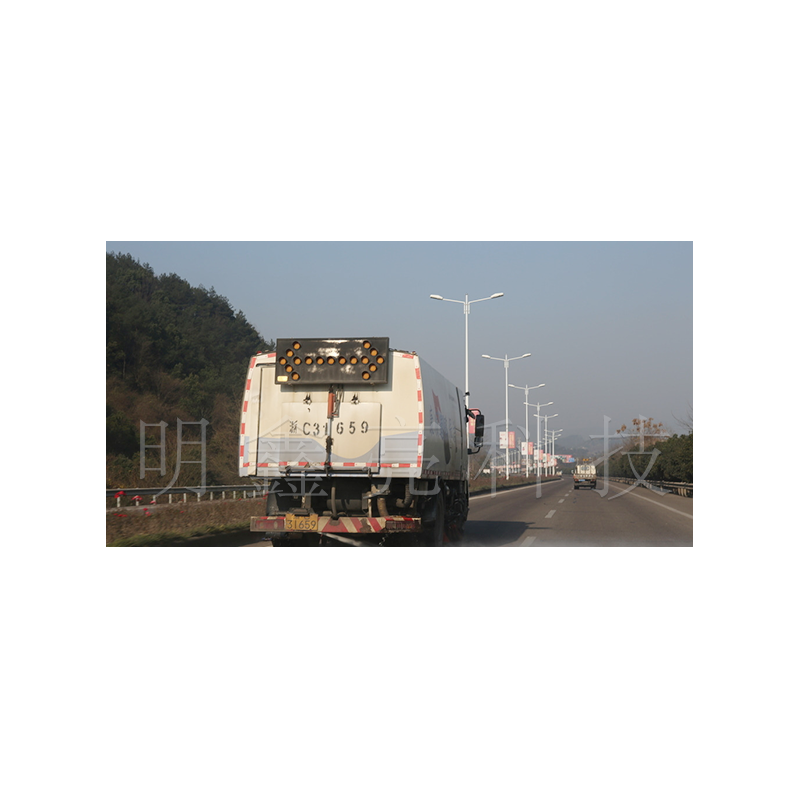 太陽(yáng)能LED導(dǎo)向牌