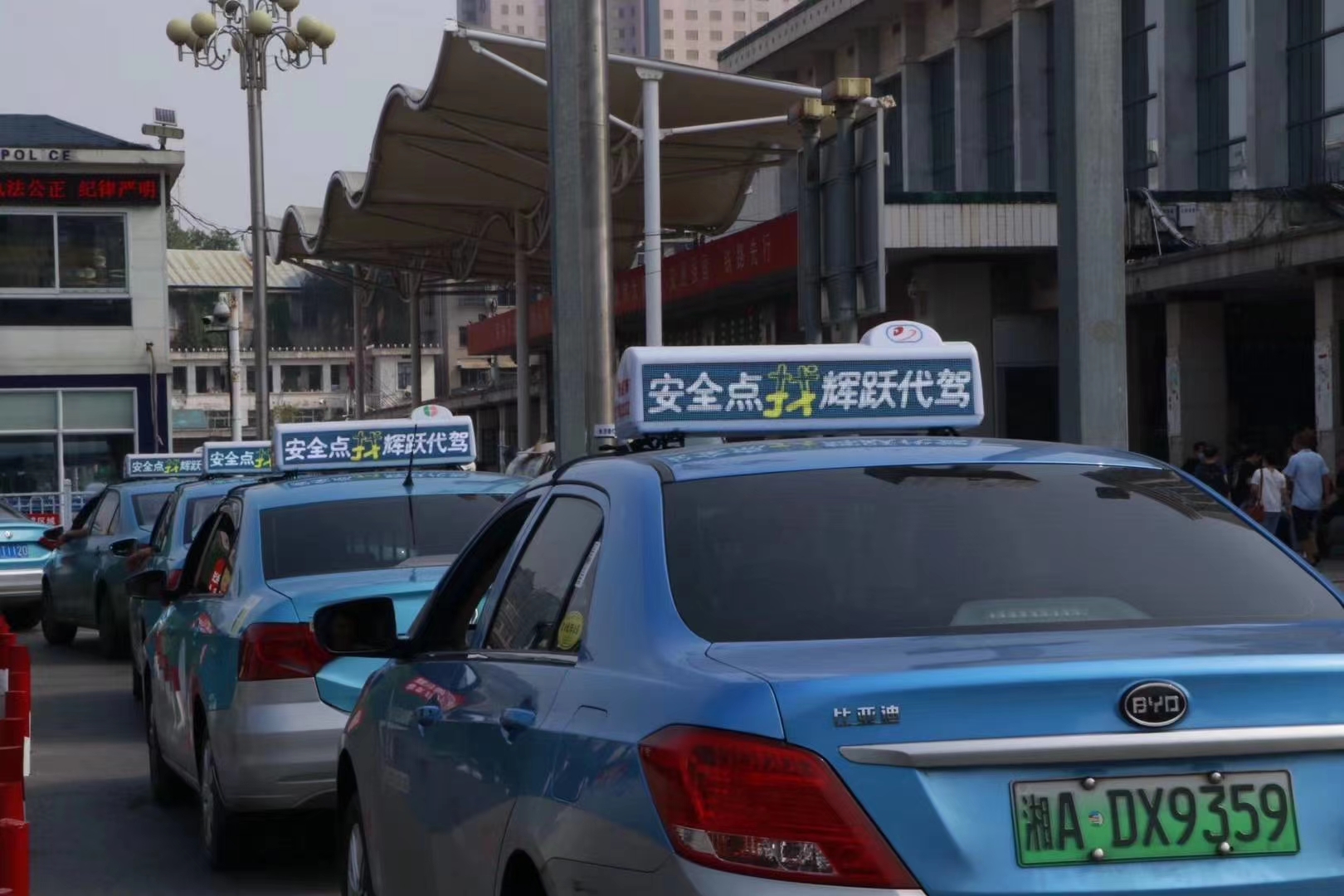 車載LED顯示屏 LED車載顯示屏批發(fā) 全彩LED車載顯示屏 LED顯示屏廠家(圖1)